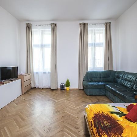 Beautiful Central Apartment Thamova Praha Bagian luar foto