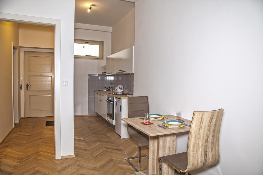 Beautiful Central Apartment Thamova Praha Bagian luar foto